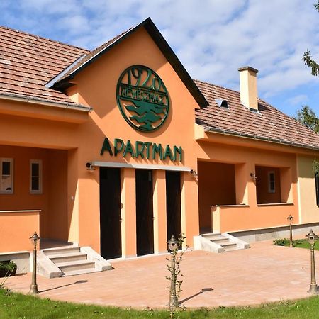 Szazesztendos Reveszhaz Apartman Szigetmonostor Ngoại thất bức ảnh