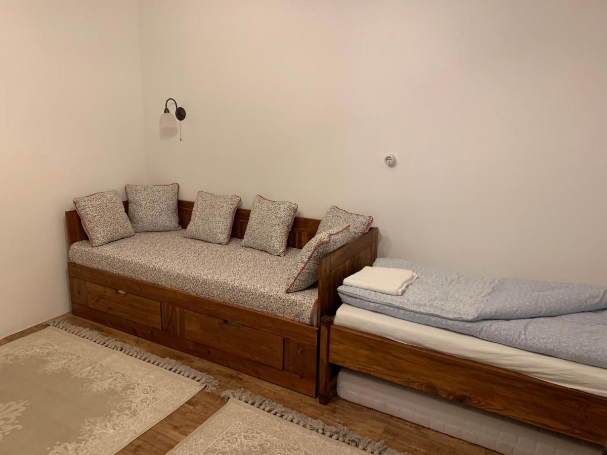 Szazesztendos Reveszhaz Apartman Szigetmonostor Ngoại thất bức ảnh